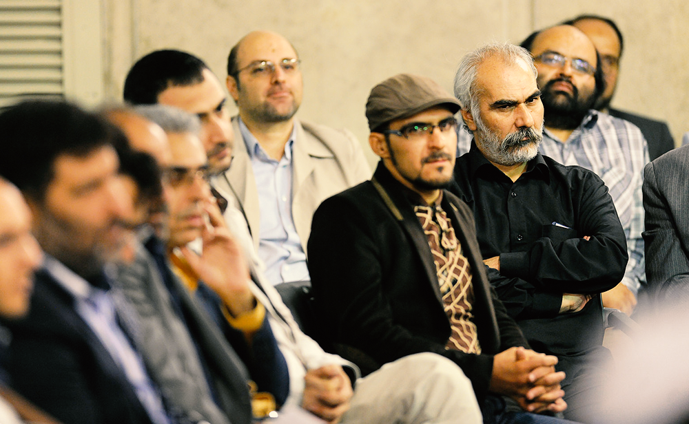 یوسفعلی میرشکاک و علی محمد مودب در دیدار شاعران با رهبر انقلاب آیت الله خامنه ای